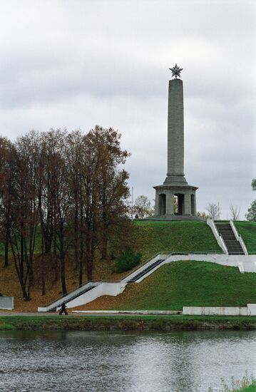 MONUMENT MOTHERLAND'S DEFENDERS VELIKIE LUKI