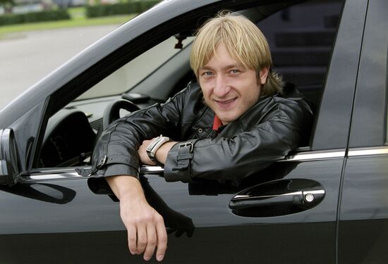 PLYUSHCHENKO FIGURE SKATER