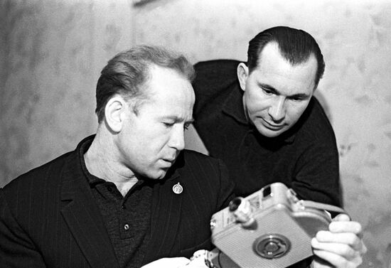 Alexei Leonov, Pavel Belyaev at a training session.