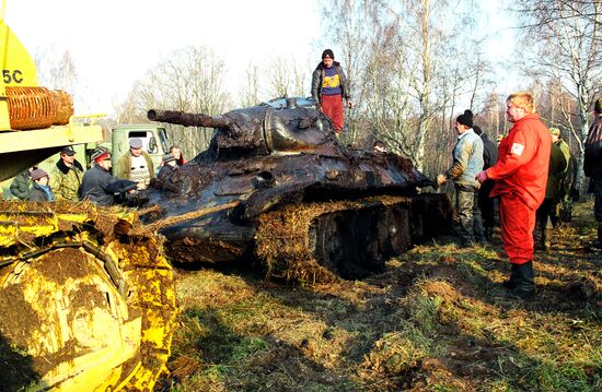 RESEARCH GROUP TANK T-34 WWII TIMES