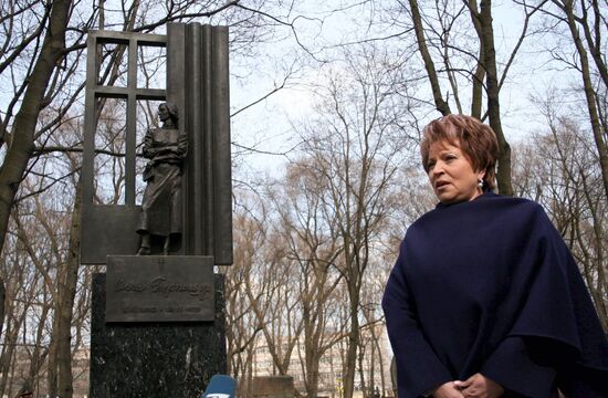 MONUMENT OLGA BERGGOLTZ UNVEILING VALENTINA MATVIENKO
