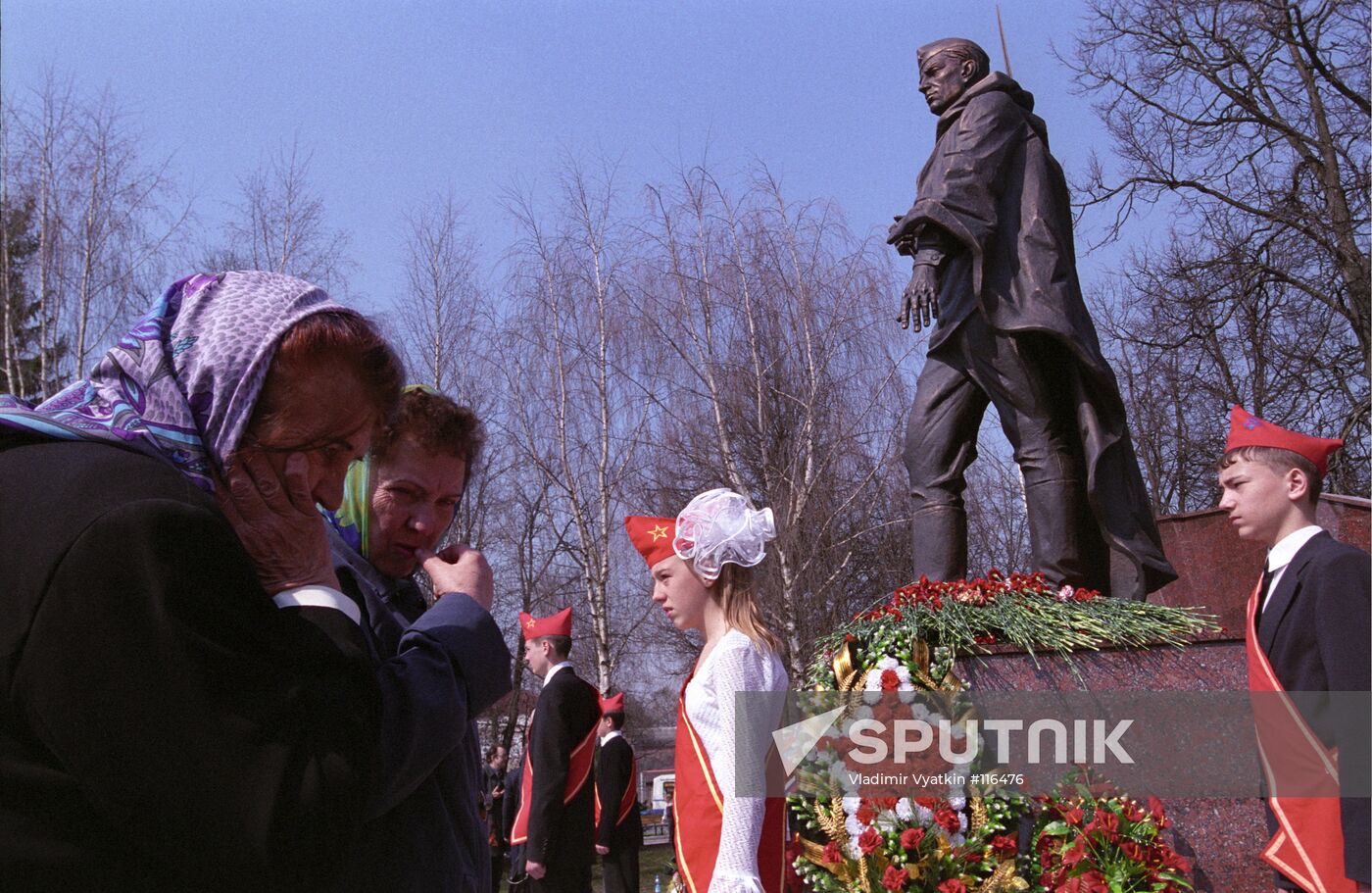 MONUMENT ZELENOGRAD SOLDIER STATUE