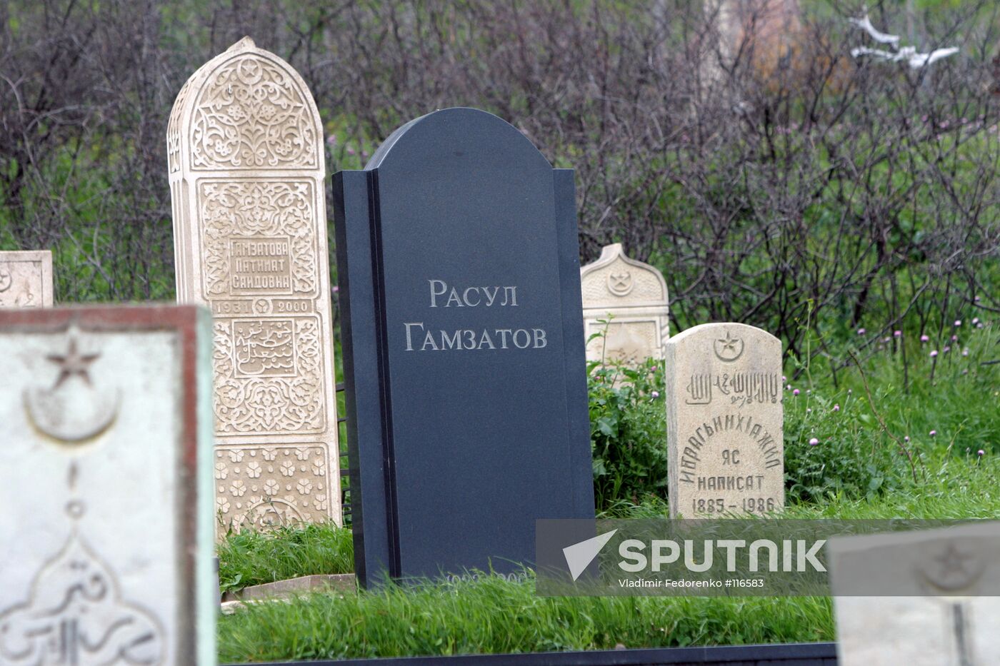 RASSUL GAMZATOV GRAVE CEMETERY
