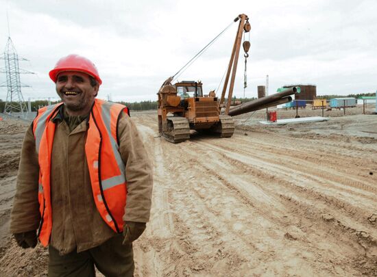 SALYMSKI OIL FIELDS GROUP CONSTRUCTION SITE IMMIGRANT WORKERS