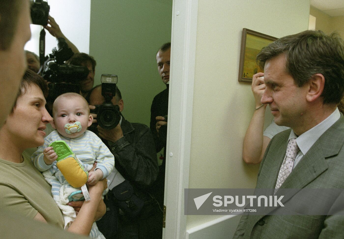 ZURABOV VISIT CHILDREN'S HEALTH CENTER