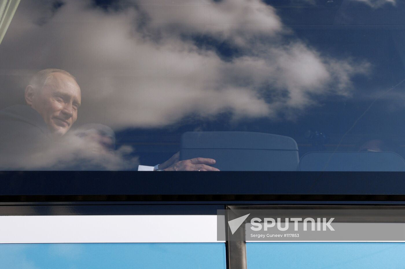 PUTIN BUS