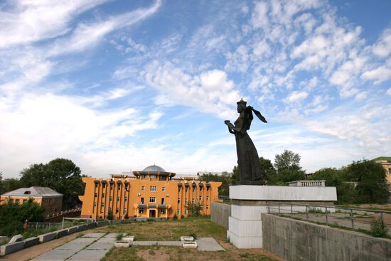 ULAN-UDE SCULPTURE HEROIC BURYAT MOTHER