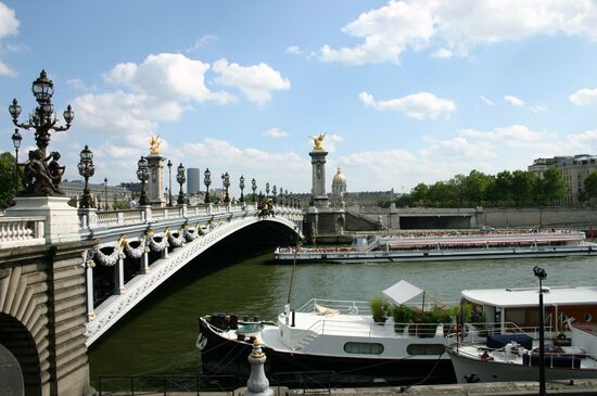 ALEXANDER III BRIDGE PARIS SEINE