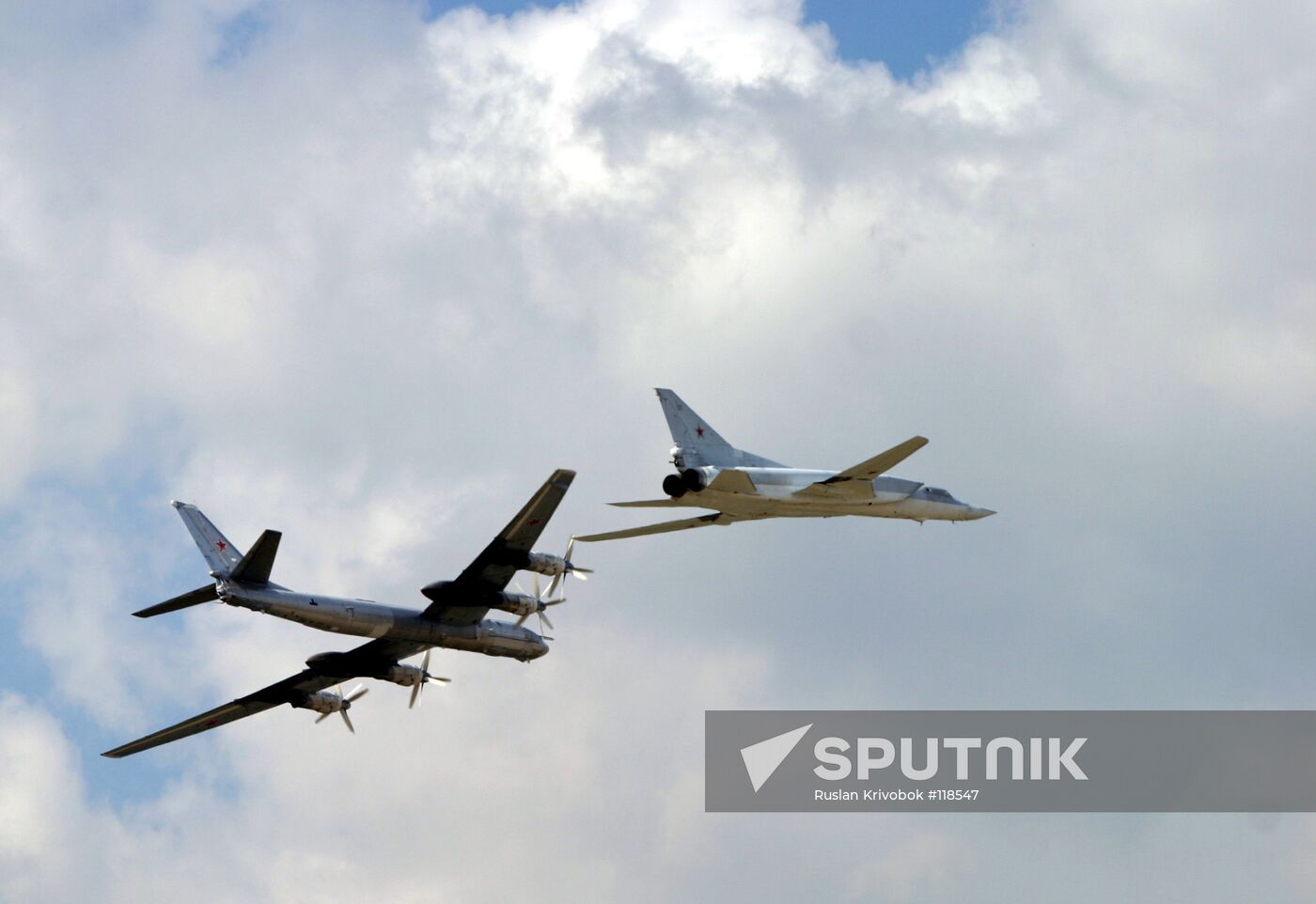 MAKS 2005 TU 95 TU 22