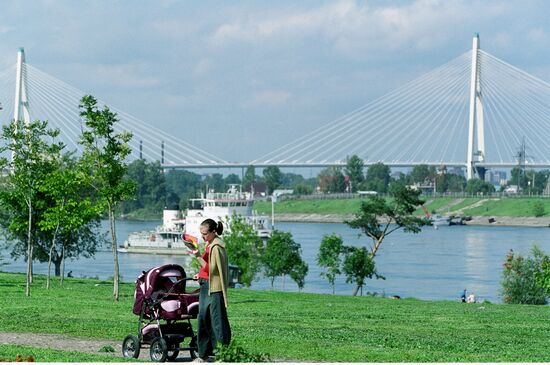 BRIDGE RYBATSKOE RIVER VILLAGERS MATERNITY PRAM STEAMSHIP BABY