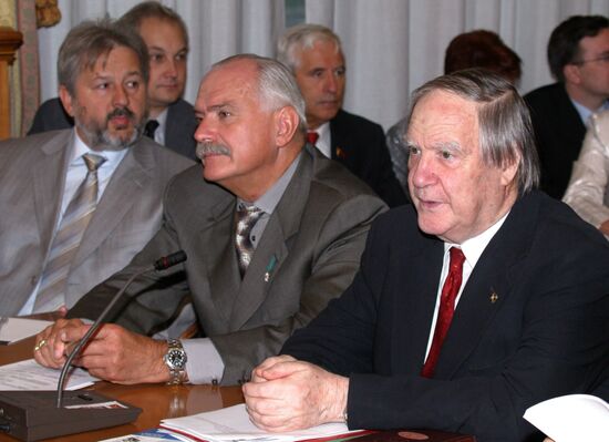 KAPITSA MIKHALKOV GOVERNMENT