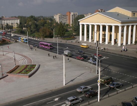 YAKUB KOLAS THEATER