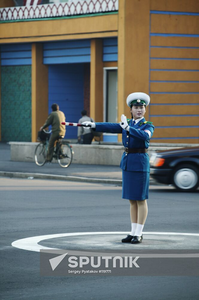 TRAFFIC POLICEWOMAN 