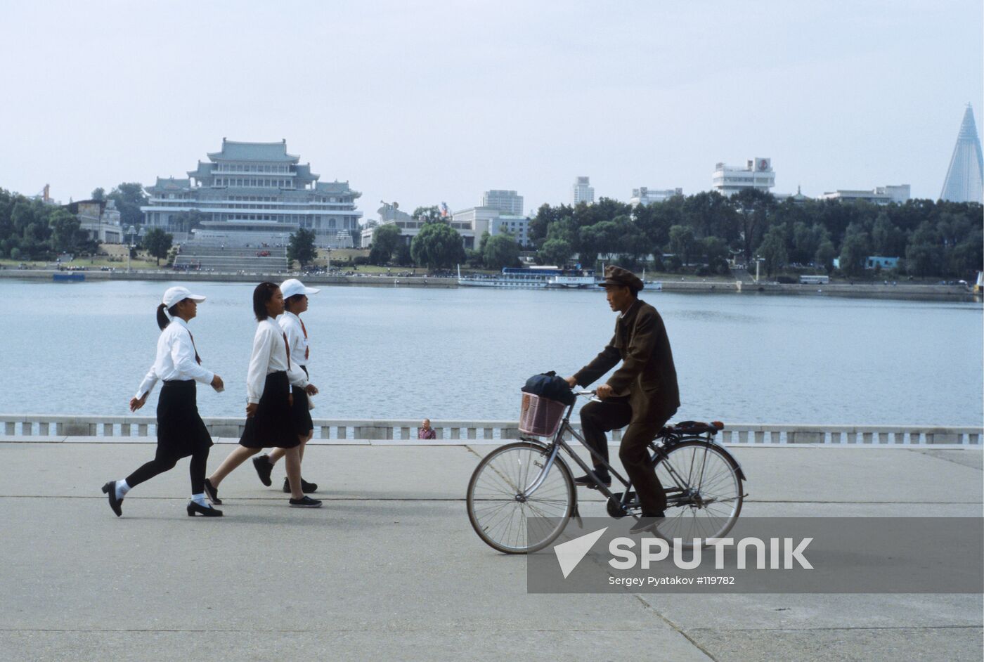 embankment river Taedong