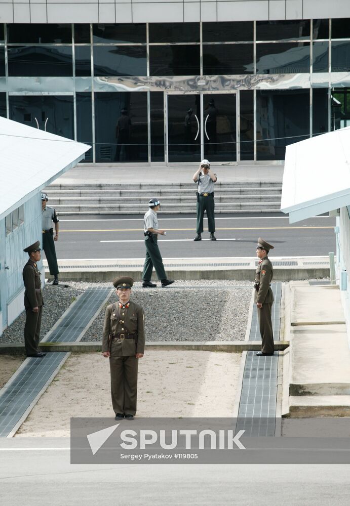 SERVICEMEN NORTH KOREA  DPRK