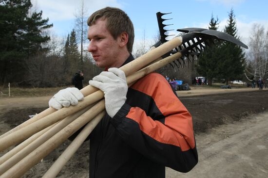 Saturday clean-up in Russian cities