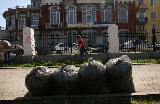 Saturday clean-ups in Russian cities
