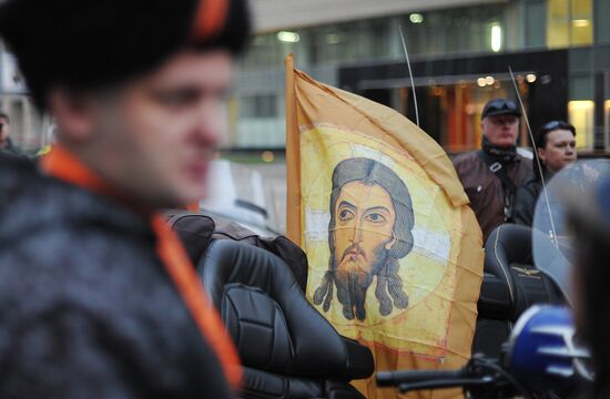 Moscow motor rally supports Russian Orthodox Church