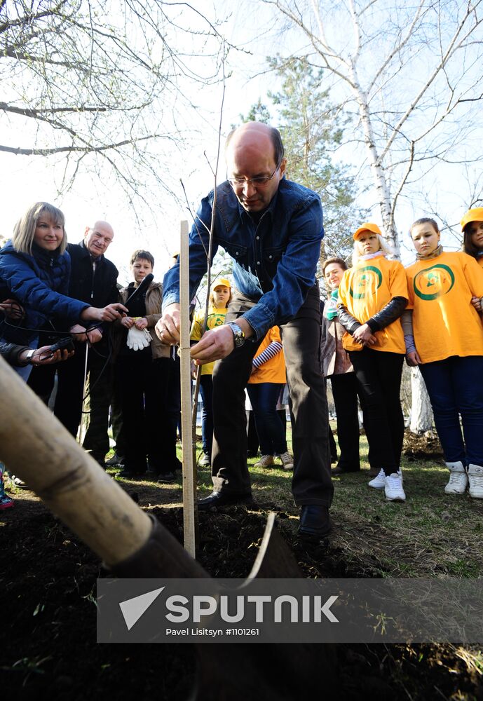 Volunteer clean-up day in Russia