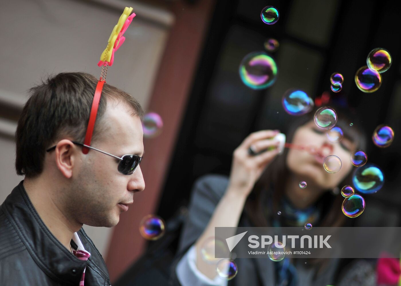 Annual soap bubble festival held in Moscow