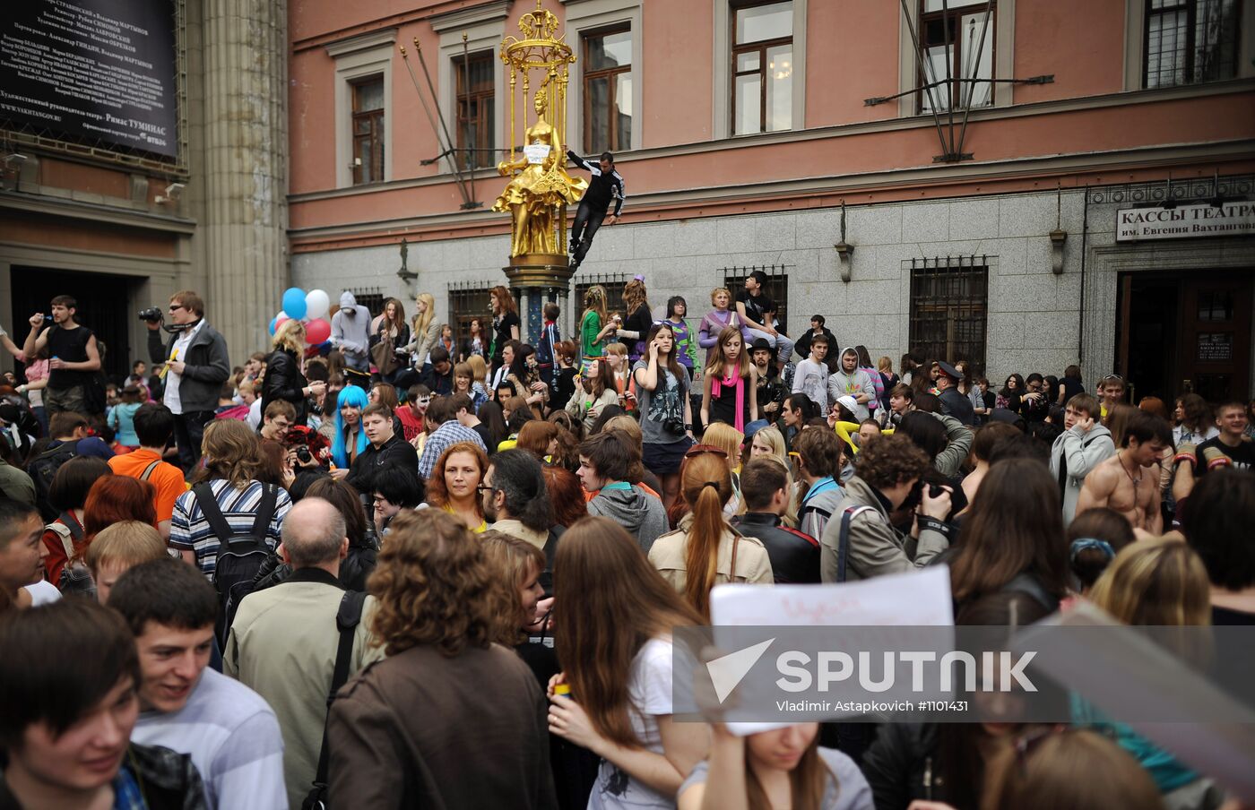 Annual soap bubble festival held in Moscow