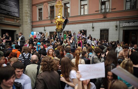 Annual soap bubble festival held in Moscow