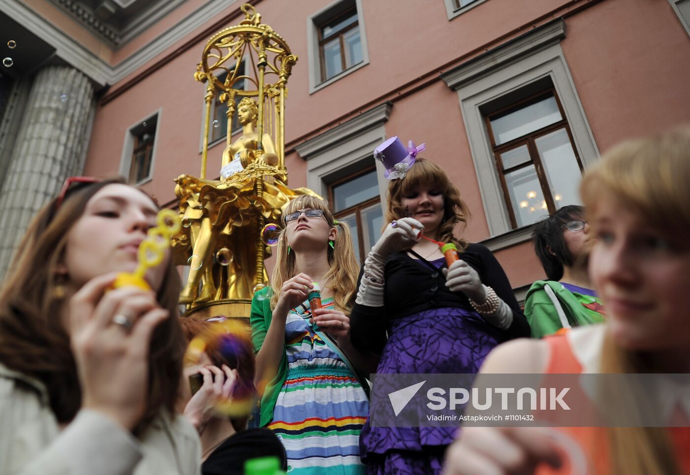 Annual soap bubble festival held in Moscow