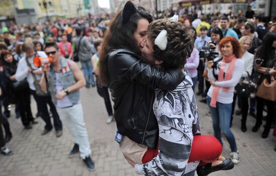 Annual soap bubble festival held in Moscow