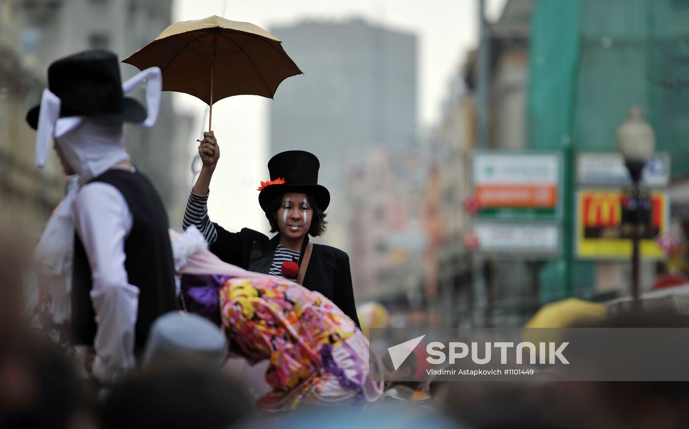 Annual soap bubble festival held in Moscow