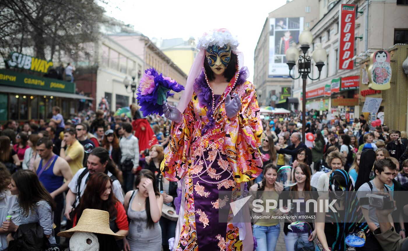 Annual soap bubble festival held in Moscow