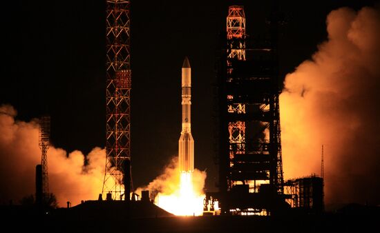 Launch of Proton M missile with YahSat 18 satellite