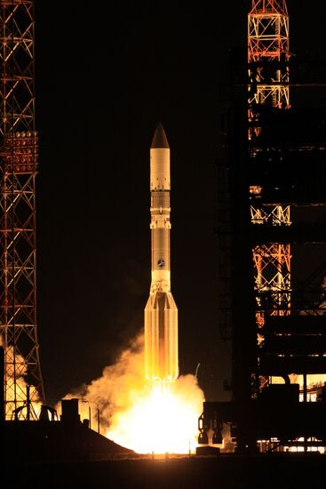 Launch of Proton M missile with YahSat 18 satellite