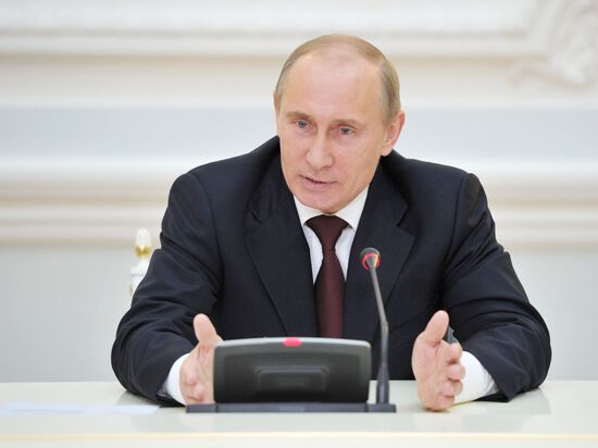 Vladimir Putin meets with United Russia Party leadership