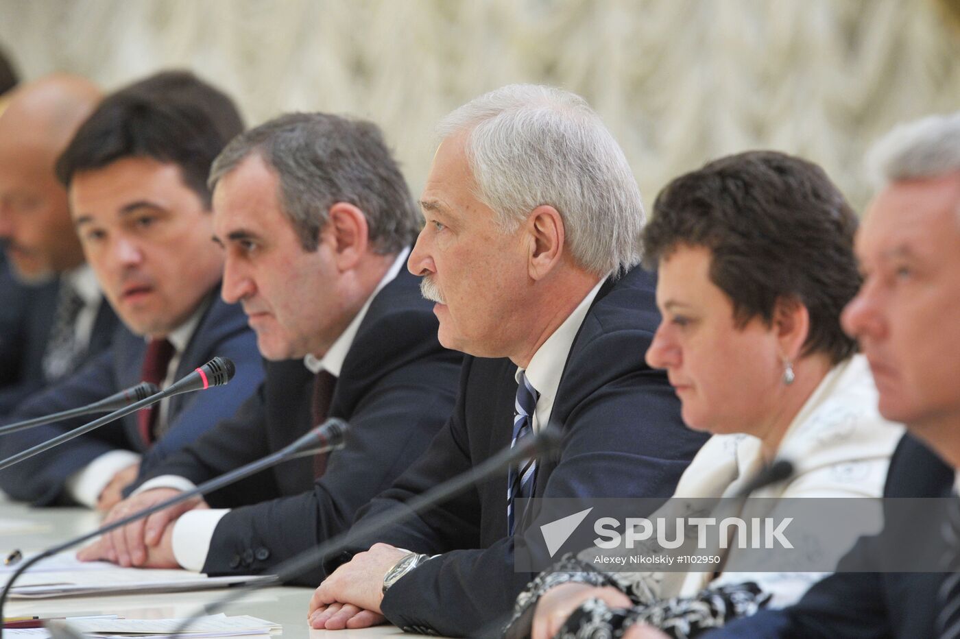 Vladimir Putin meets with United Russia party leadership