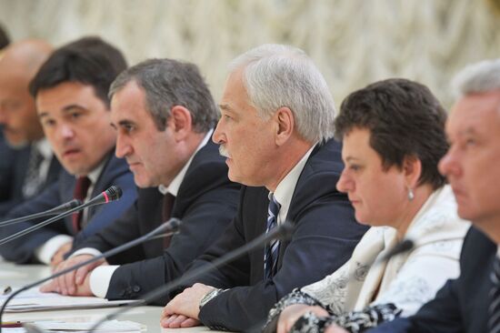 Vladimir Putin meets with United Russia party leadership