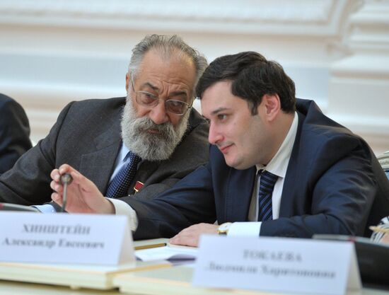 Vladimir Putin meets with United Russia party leadership