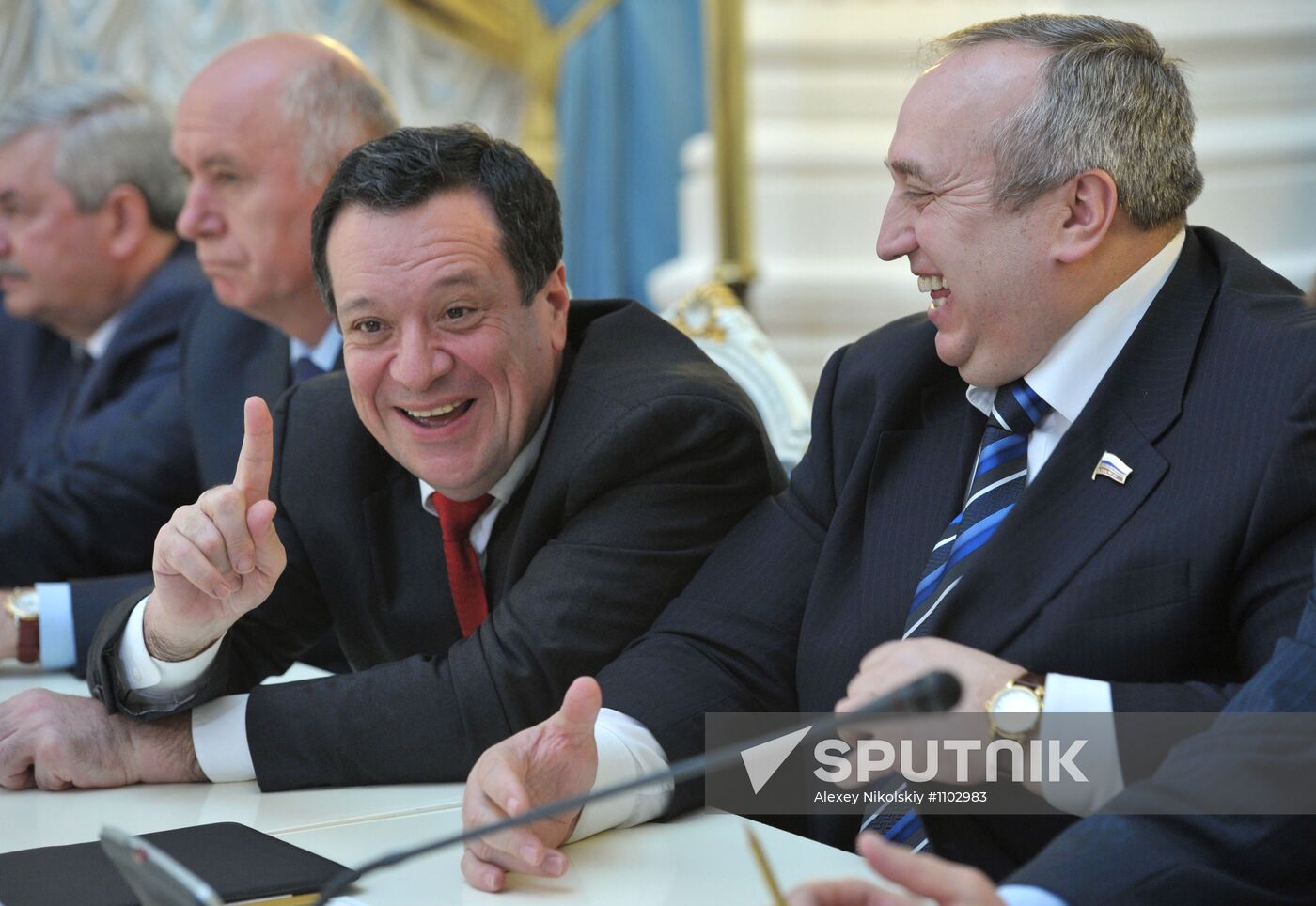 Vladimir Putin meets with United Russia party leadership