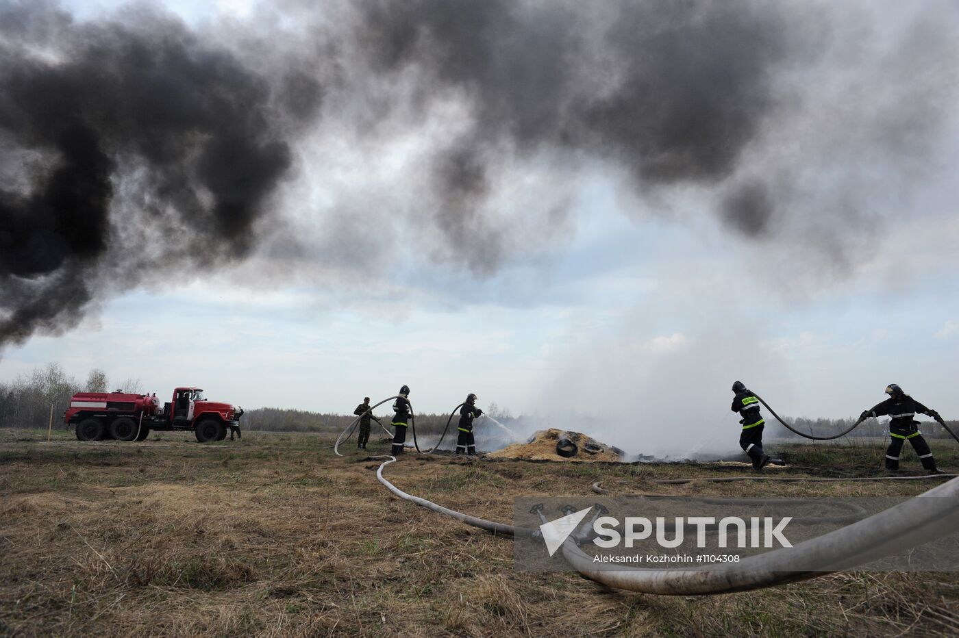 Russia MChS training to put out forest fires in Moscow