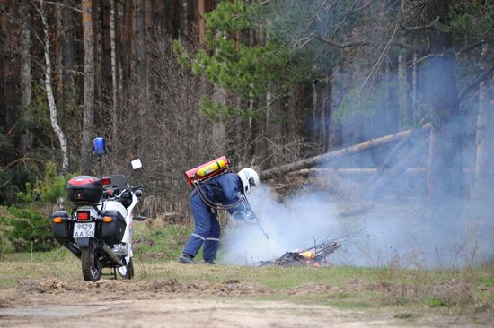 Russia MChS training to put out forest fires in Moscow