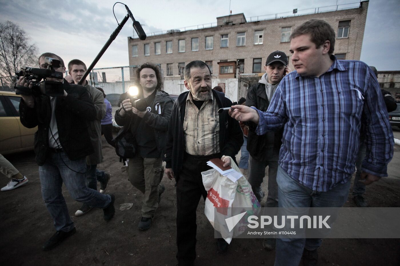 Prisoner pardoned by Russian president S. Mokhnatkin released