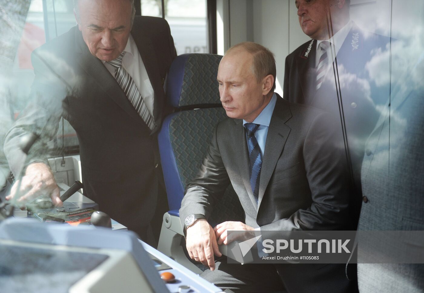 Vladimir Putin visits Russian Railways Company's Research Center