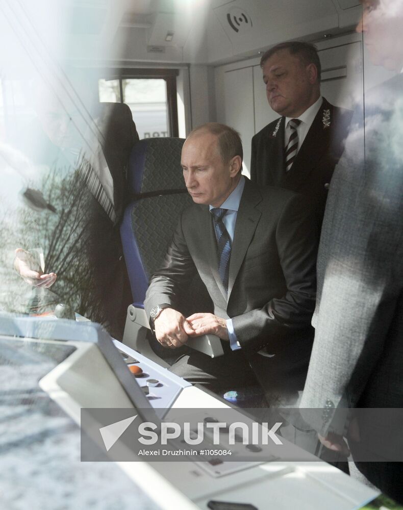 Vladimir Putin visits Russian Railways Company's Research Center