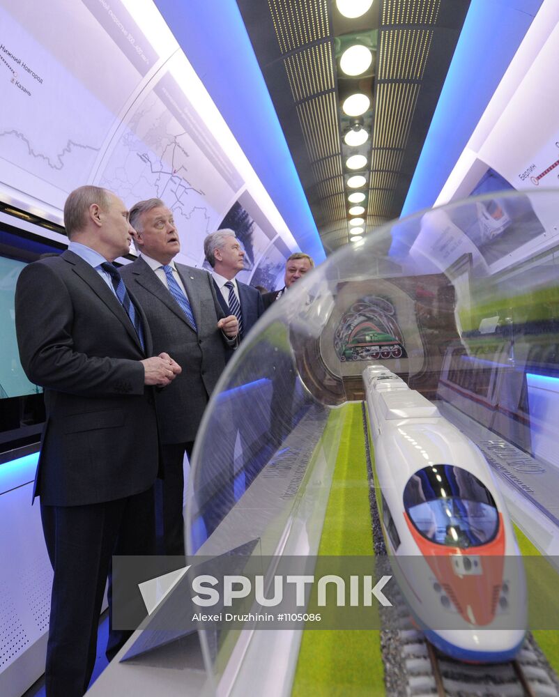 Vladimir Putin visits Russian Railways Company's Research Center