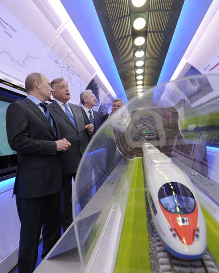 Vladimir Putin visits Russian Railways Company's Research Center