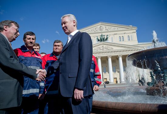 Sergei Sobyanin attends launch of Bolshoi Theatre fountain