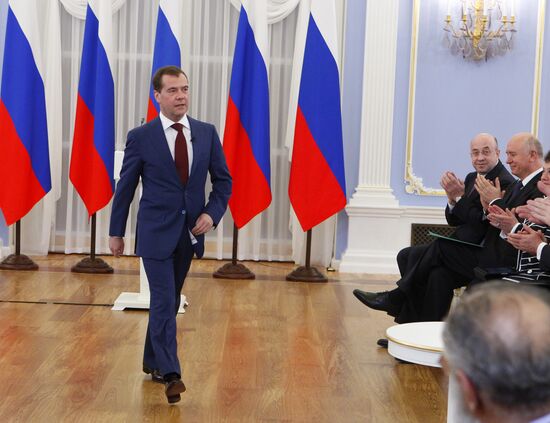 Dmitry Medvedev meets with United Russia