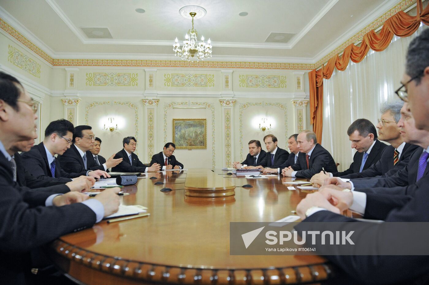 Vladimir Putin meets with Li Keqiang
