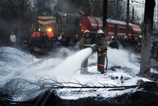 Fire at Ruchyevaya petroleum depot in St.Petersburg