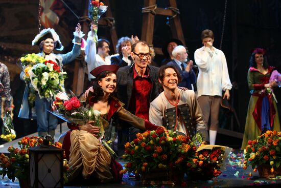 Premiere of "Fan-Fan Tulpan" show