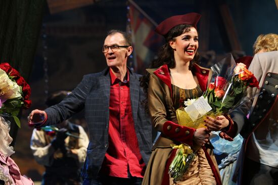 Premiere of "Fan-Fan Tulpan" show